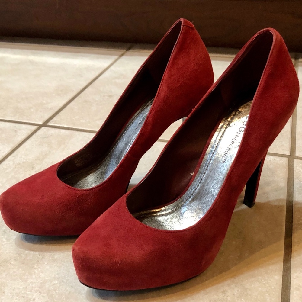 BCBGeneration Red platform pumps - Picture 2 of 8
